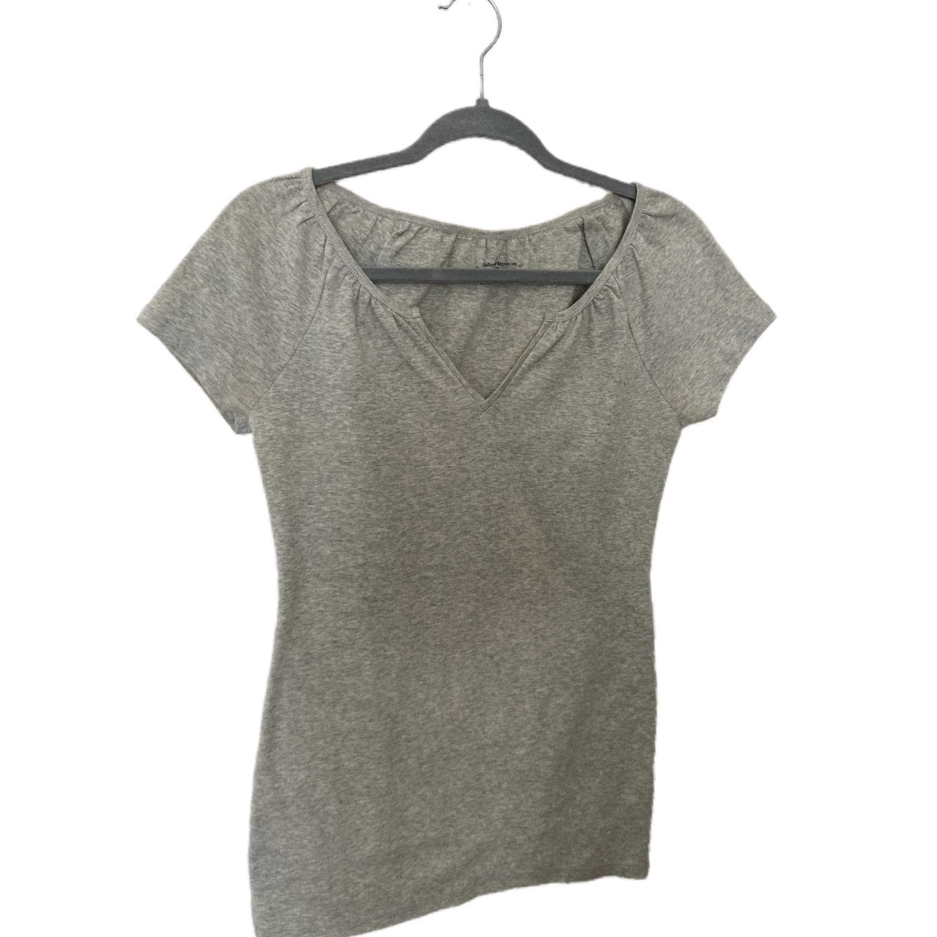 Remera gris clasica