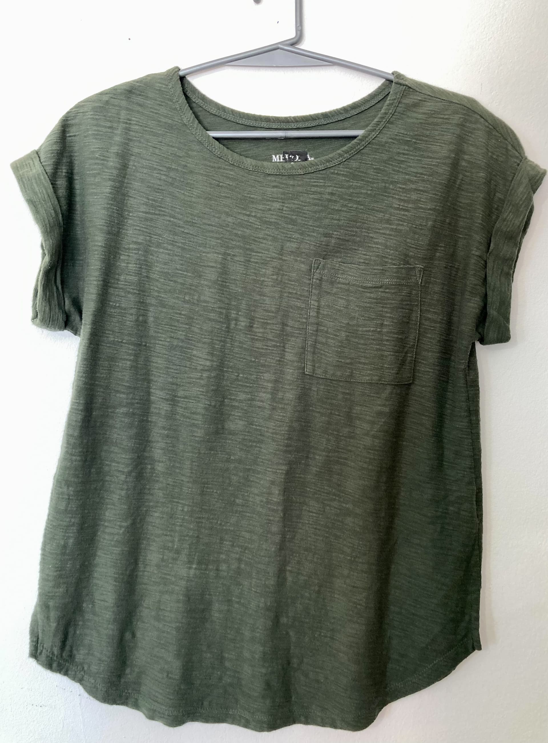 Remera basica verde