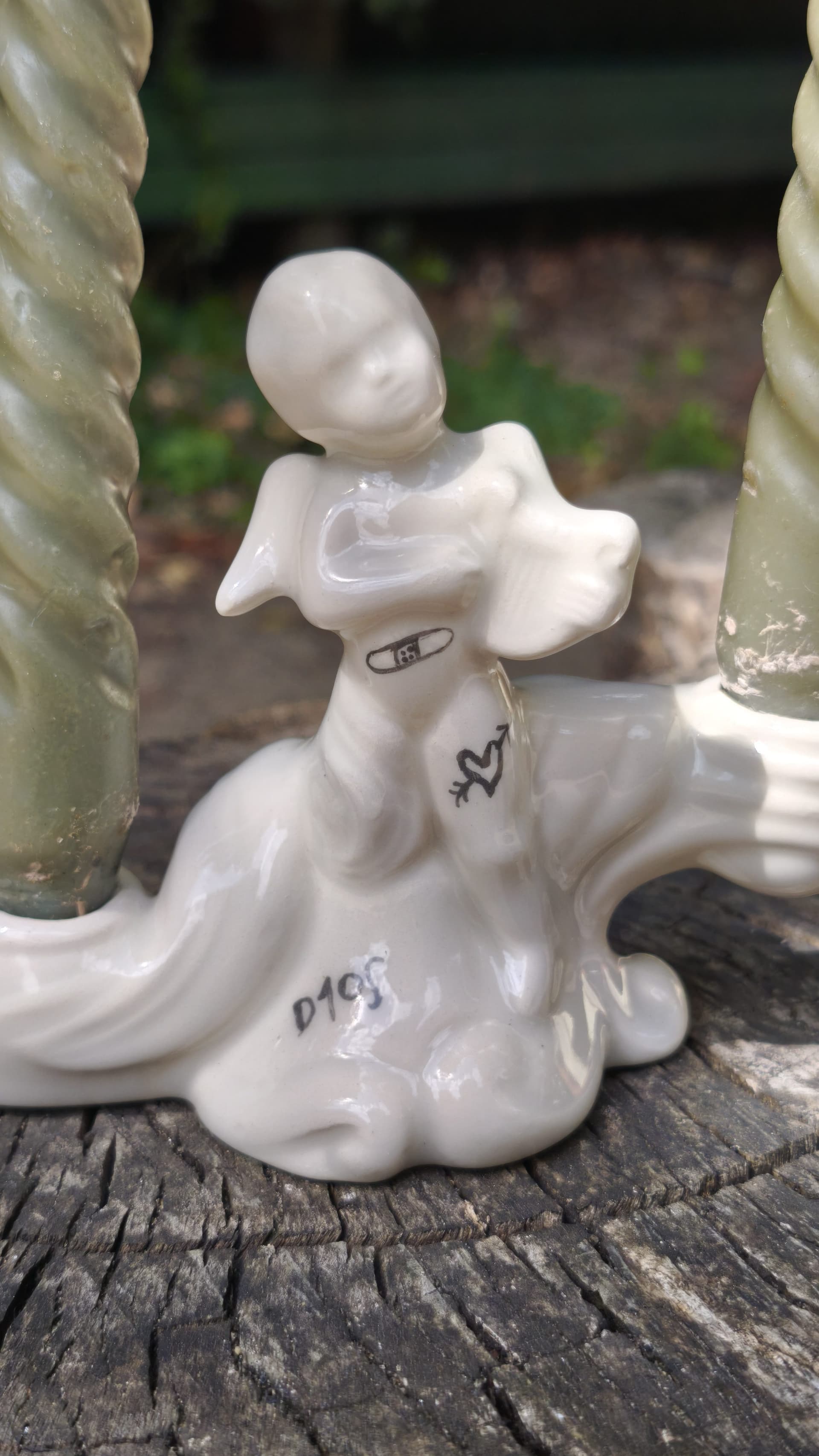 Candelabro angelitos grafiteados